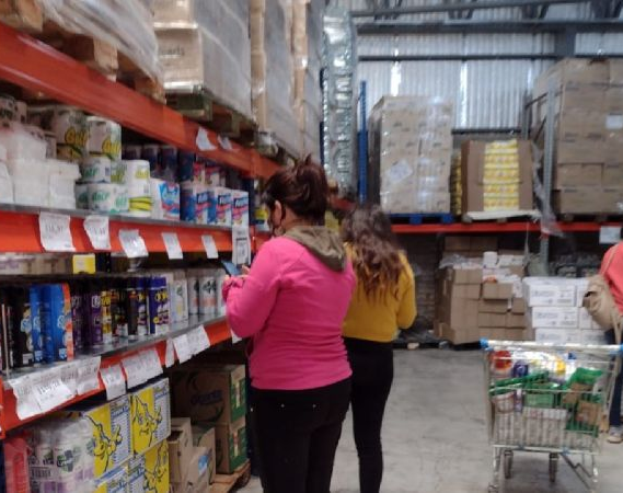 Según una consultora, el consumo msivo bajó 1,6% en enero