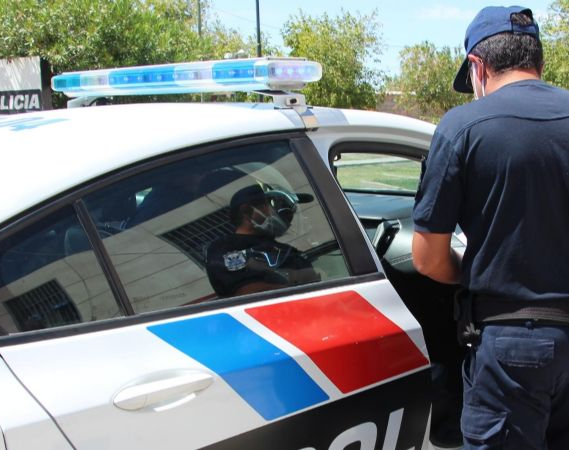 Una mujer fue detenida infraganti mientras le desvalijaba la casa a una familia