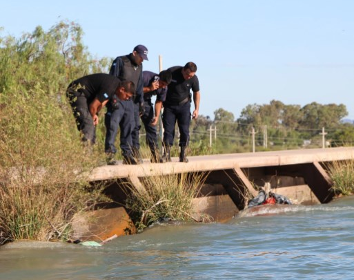 Encontraron a un hombre muerto a orillas de un canal