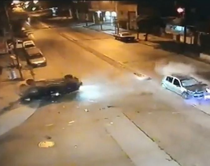 Asesino al volante: cruzó un semáforo en rojo a 100 km/h, mató a una joven