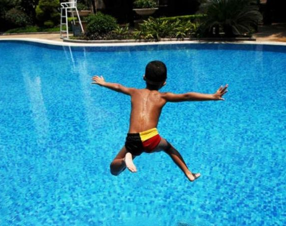Se viene el verano y ya comenzaron a habilitar las piletas de los clubes