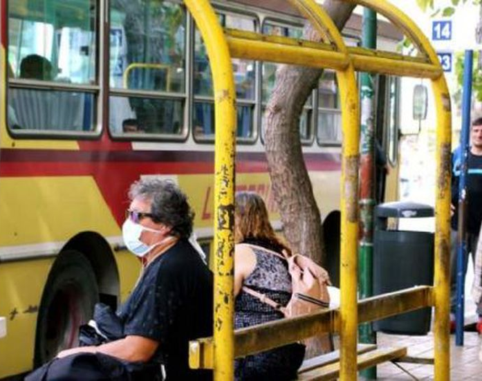 Asalto dentro de un colectivo: le robaron la mochila y el celular 