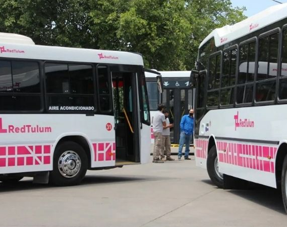 Un colectivo de la Red Tulum protagonizó un choque en cadena 