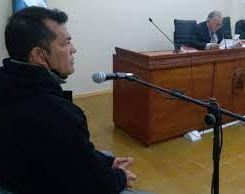 Un penitenciario al borde del jucio por abusar de su hijastra de 12 y tener un hijo con ella