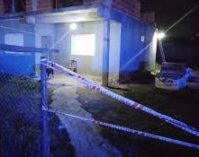Femicidio en La Plata: mató a su mujer a puñaladas con sus cuatro hijos dentro de la casa