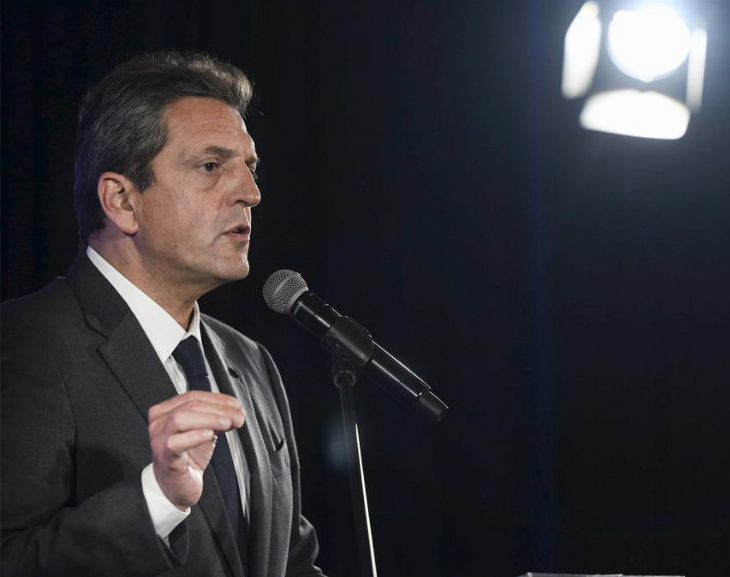 Massa advirtió a las petroleras: "Si el martes a la noche no está resuelto, no van a poder sacar un barco"