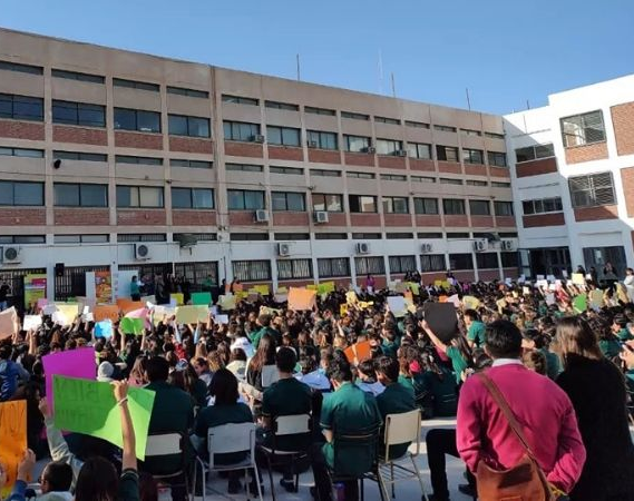 Alumnos de la Escuela de Comercio pidieron "escucha activa"