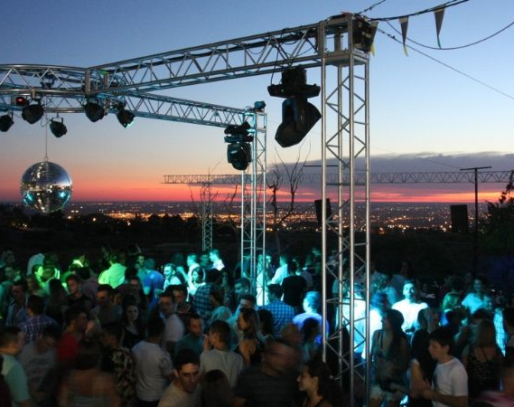 Clausuraron un club de rugby porque festejaron con 500 personas en Navidad