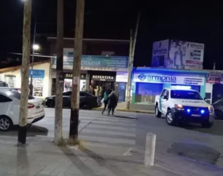 Entró a robar con una réplica de arma de fuego, el dueño del supermercado lo fusiló a balazos