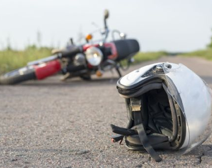 Violento accidente en moto: un hombre quedó inconsciente