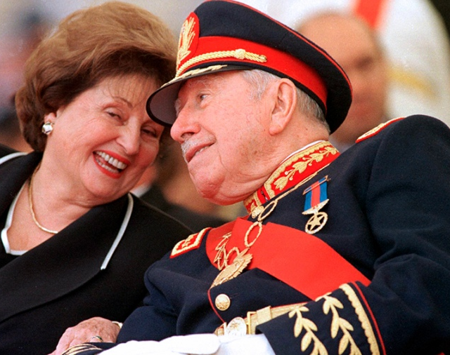 Murió Lucía Hiriart, viuda y mano derecha del dictador Augusto Pinochet