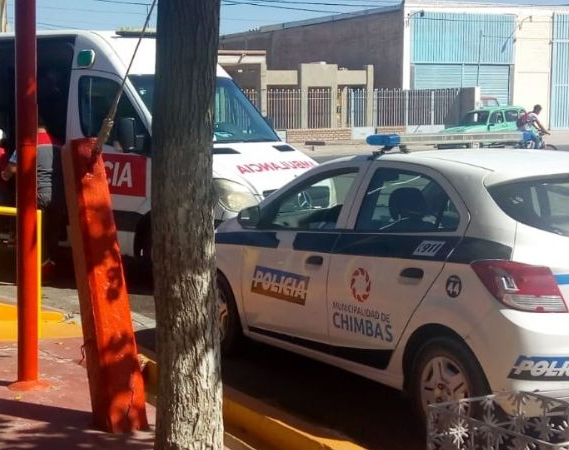 Golpearon a la empleada de una heladería para robarle