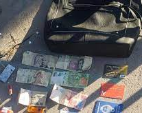 Dos arrebatadores fueron atrapados, uno por la policía y otro por los vecinos