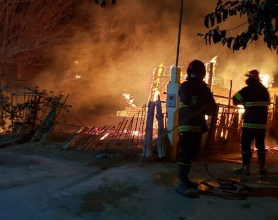 Por una explosión e incendio una familia tuvo que ser atendida de urgencia