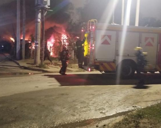 Se despertó y vio fuego en su casa: se salvó de milagro