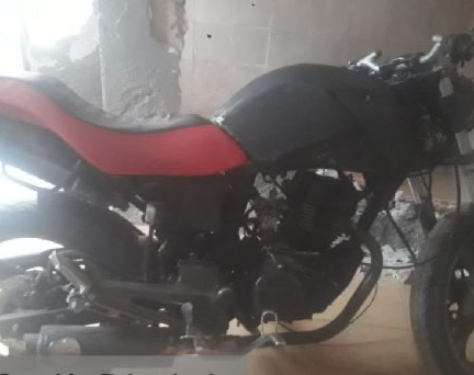 De la noche a la mañana, le robaron su moto y la desmantelaron 