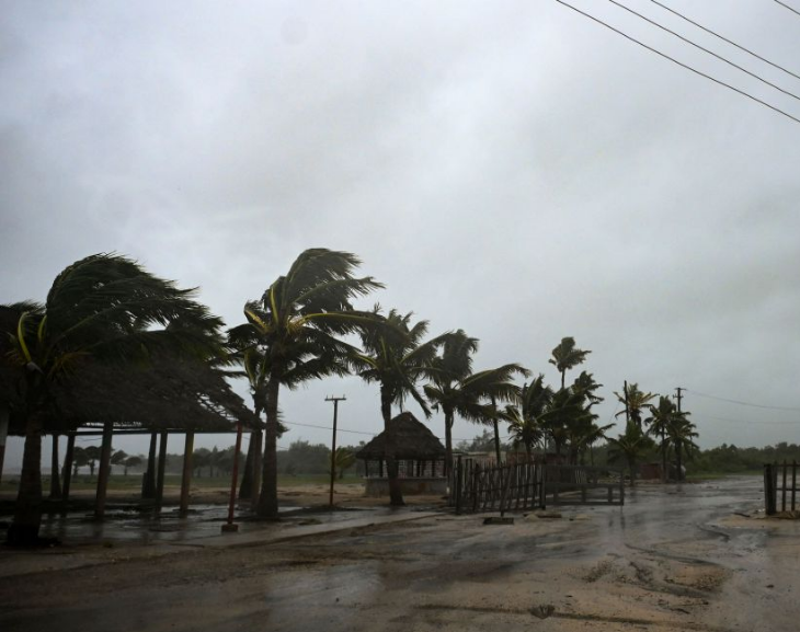 Estados Unidos acelera las evacuaciones por el huracán Ida, el peor en siglos