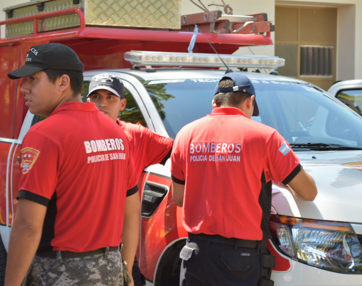 Intentan sacar a un hombre que cayó a un pozo de más de 70m de profundidad 