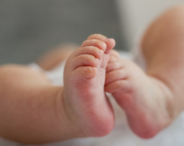 Bebé con meningitis: está estable y su hermana no está enferma