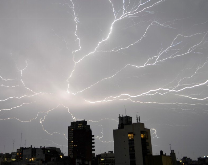 Argentina: un rayo cayó en el norte y rompió el récord de duración