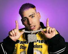 El trapero Kaleb Di Masi chocó contra un auto y una moto e intentó fugarse