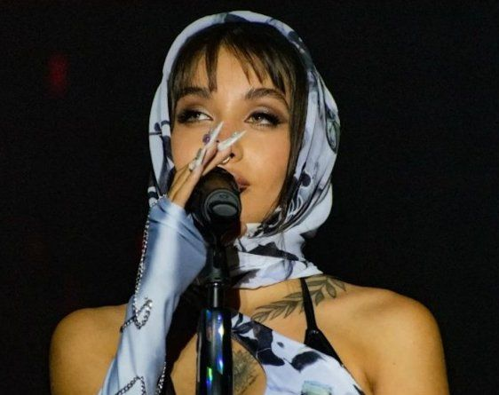 María Becerra lloró al recordar a su ex, Rusher King en pleno show