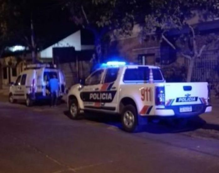 Un hombre fue hallado muerto al lado de una moto