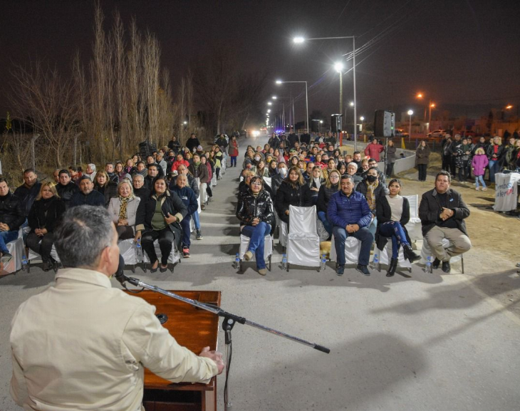 La calle Necochea estrena nueva iluminación Led 