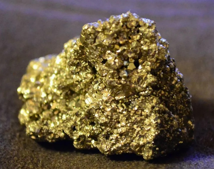 ¿Ofrecen "oro" en una publicación de compra y venta de la provincia?
