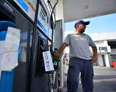 Abastecimiento de nafta: llegaron 5 barcos y buscarán un nuevo acuerdo de precios