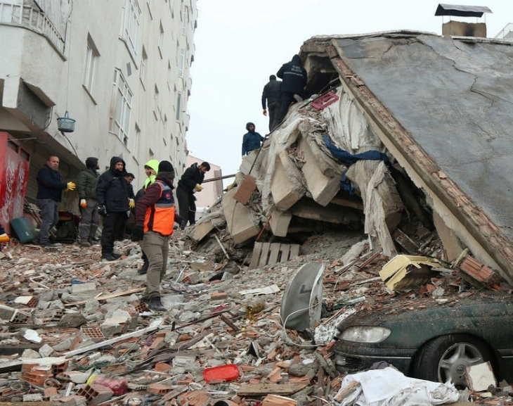 Turquía declaró emergencia en diez provincias azotadas por terremoto