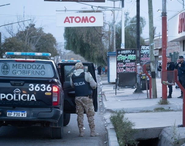 Saqueos en Mendoza: intentaron entrar a un supermercado, desvalijaron una carnicería