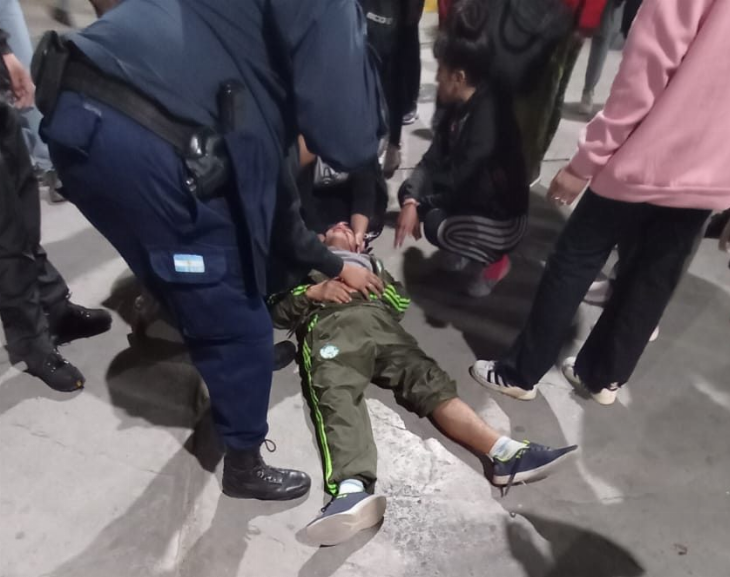 Atropellan a un vendedor ambulante en pleno microcentro y se dan a la fuga