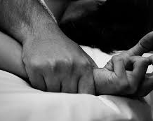 A pesar de haber golpeado, abusado y eyaculado en su esposa, no irá preso