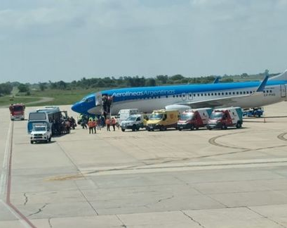 Un avión de Aerolíneas Argentinas se despresurizó y aterrizó de emergencia: heridos y crisis nerviosas