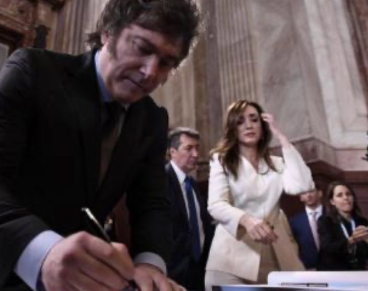 Milei dijo que el DNU "es en favor de la gente" y afirmó que "vienen más" medidas