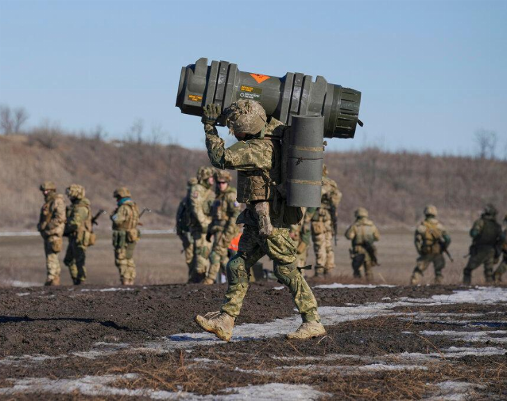 Finlandia y Noruega enviaron armas a Ucrania rompiendo una neutralidad histórica