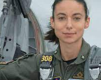 La piloto italiana que evadió los disparos de los talibanes y logró evacuar refugiados afganos