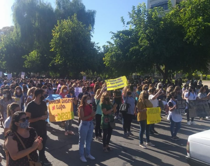 Autoconvocados: Multitudinaria marcha por los salarios