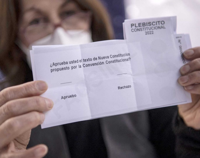 Chile va a las urnas para decidir si aprueba o rechaza el proyecto de nueva Constitución