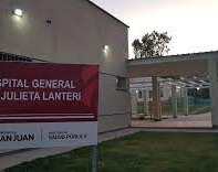 En un raíd de violencia, una mujer golpeó a su madre, una hermana y una sobrina