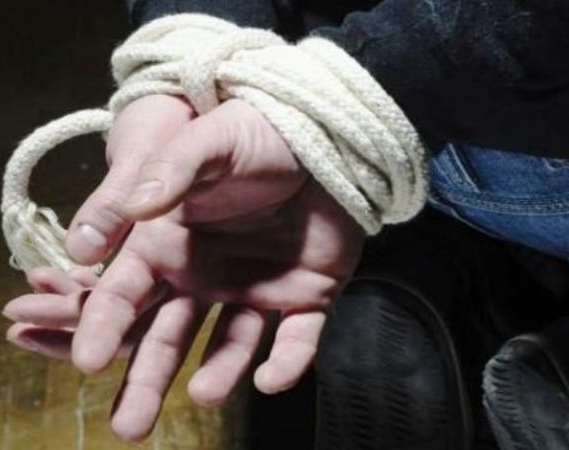 Se le metieron en la casa y la encerraron atada para robarle todo lo que pudieron