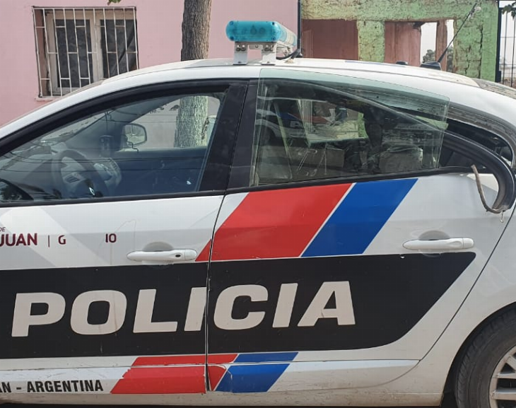 Golpearon a la empleada de una heladería para robarle la recaudación