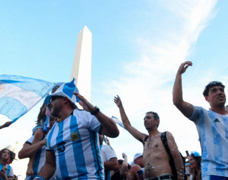 Argentina campeón: miles de personas llegan al Obelisco a la espera de los jugadores