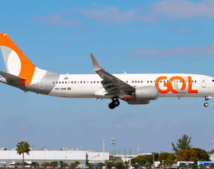 Bofetadas y gritos en el aire: dos mujeres se pelearon en pleno vuelo