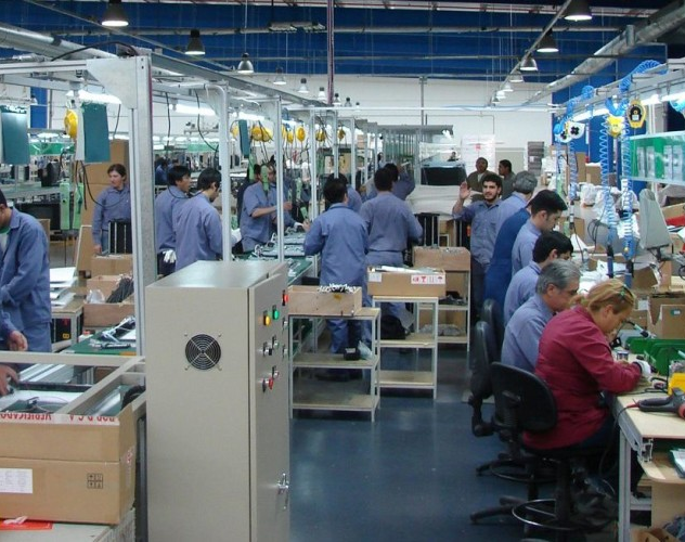 En medio de la crisis económica, los bancos suben las tasas