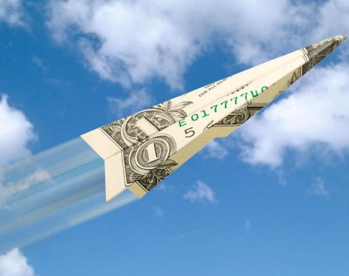Cruje la economía: la baja confianza en el peso elevó el dólar a $228