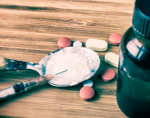 ¿Droga sexual? Aduana detuvo a un empresario con 40 frascos de un euforizante