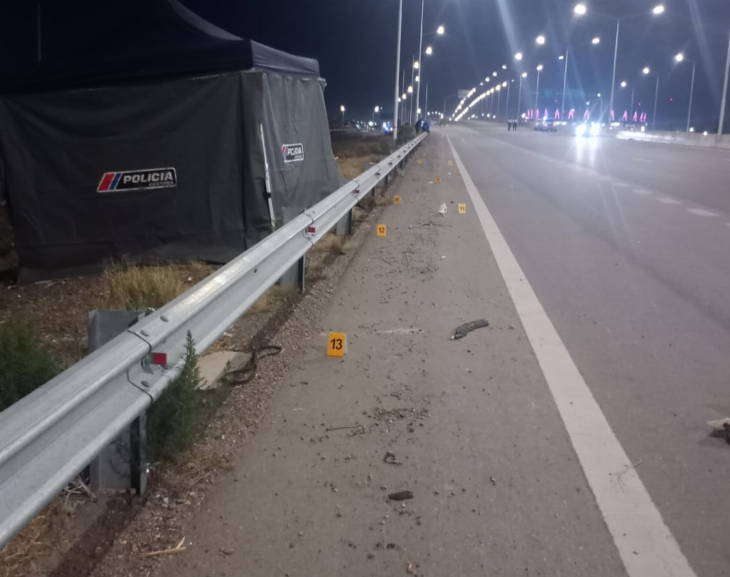 Ataque al volante: los atropelló un camión en Ruta 40 y huyó sin ayudarlos