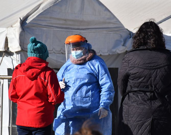 Contagios imparables: confirmaron 33.902 nuevos casos de coronavirus, la mayor cifra en 7 meses